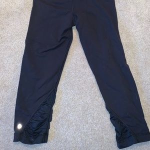 Lululemon cropped leggings. Black size 8